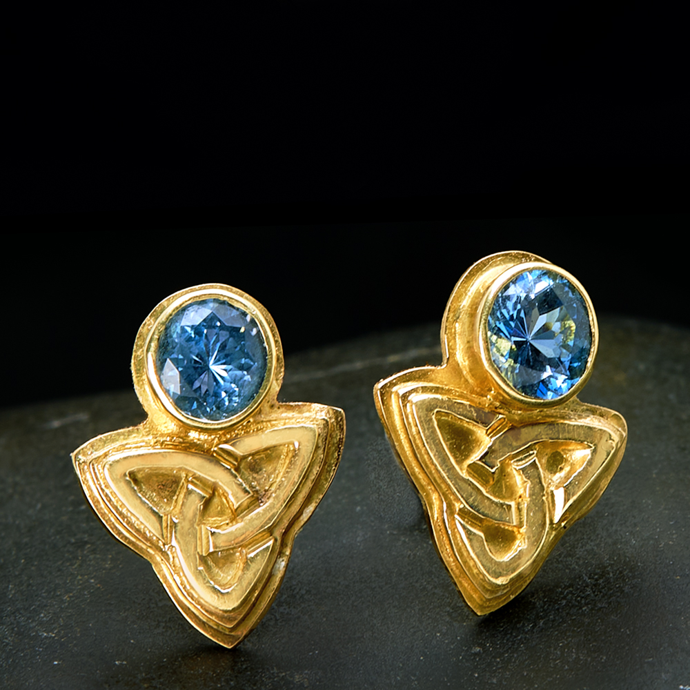 Aria earrings with aquamarine in