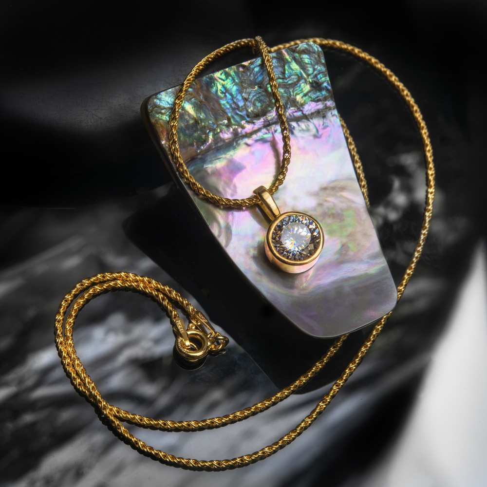 Iberia Drop Pendant in 18K Gold in