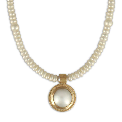 Lunita Pearl Necklace in