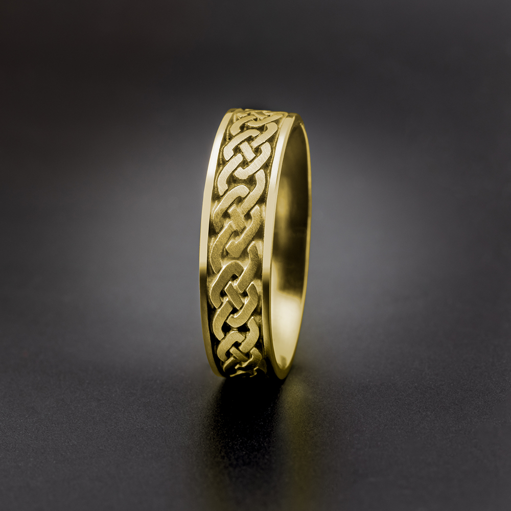 Narrow Celtic Link Wedding Ring in 18K Yellow Gold