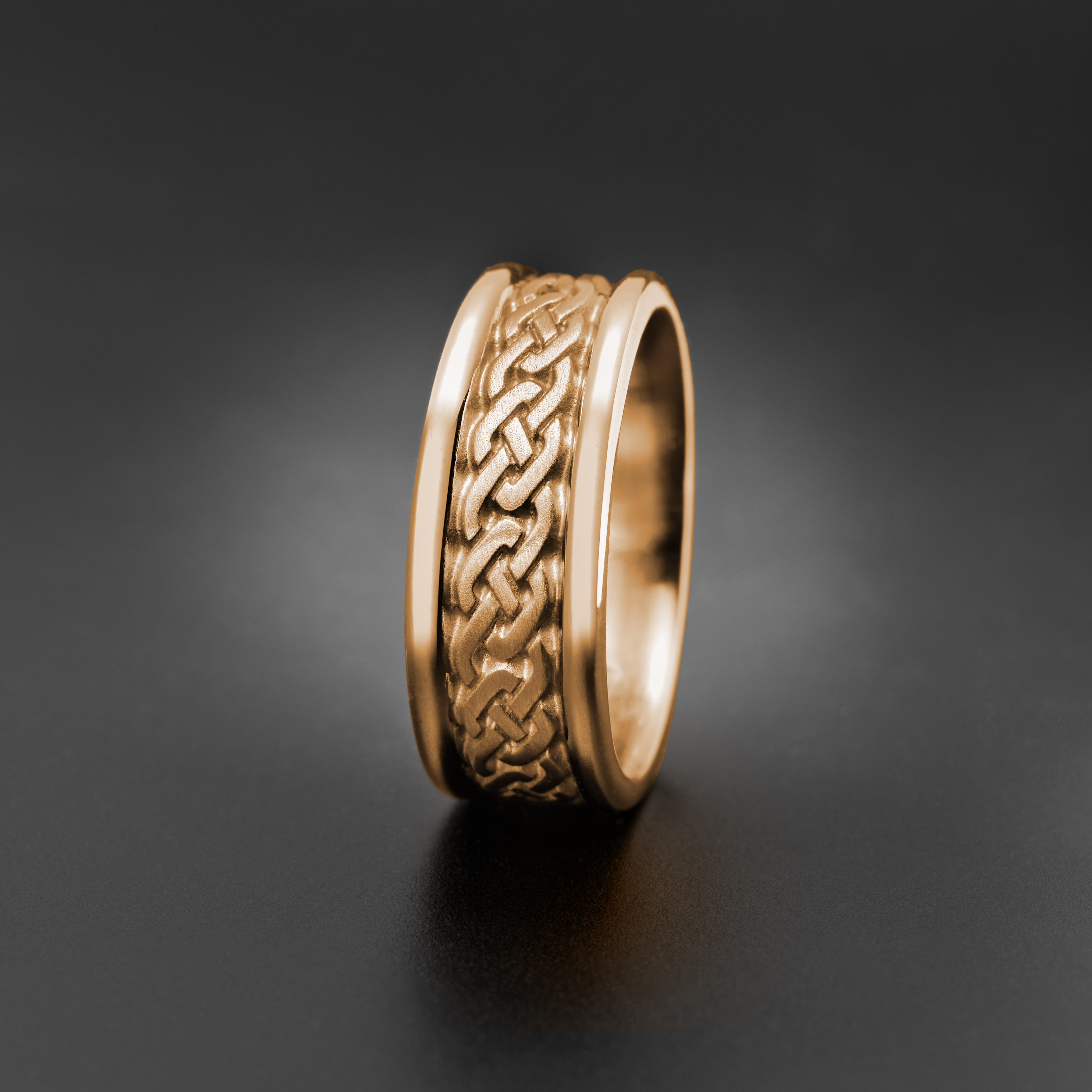 Narrow Self Bordered Celtic Link Wedding Ring in