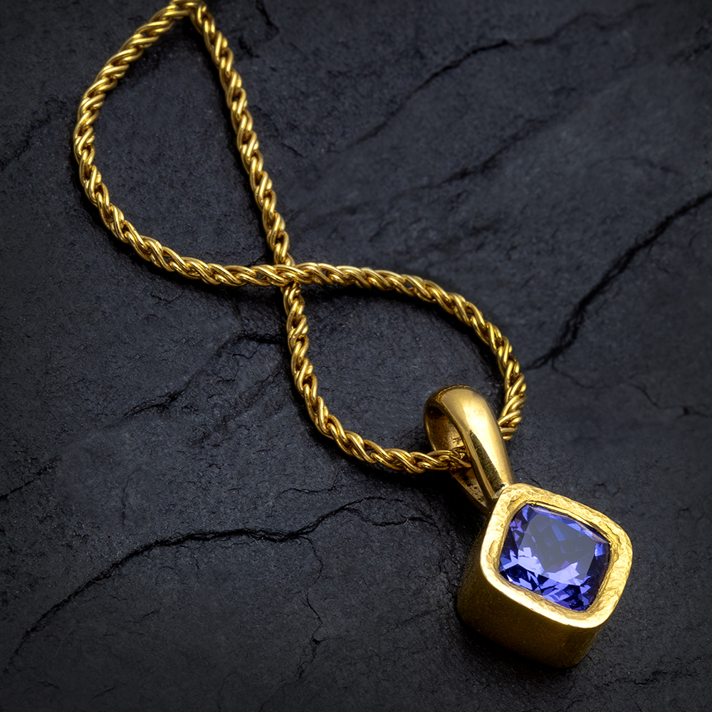 One-of-a-Kind Tanzanite Playa Pendant in 18K Fairtrade Gold in