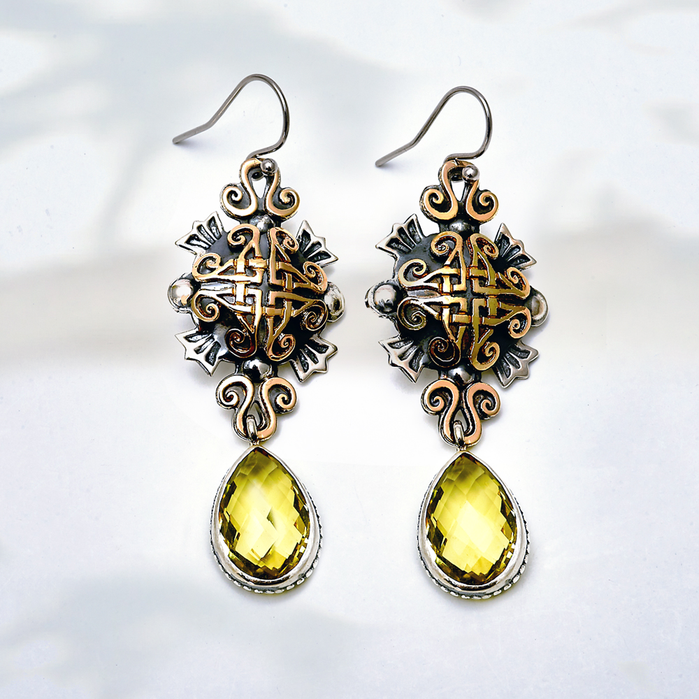 Shonifico Earrings with Gem in